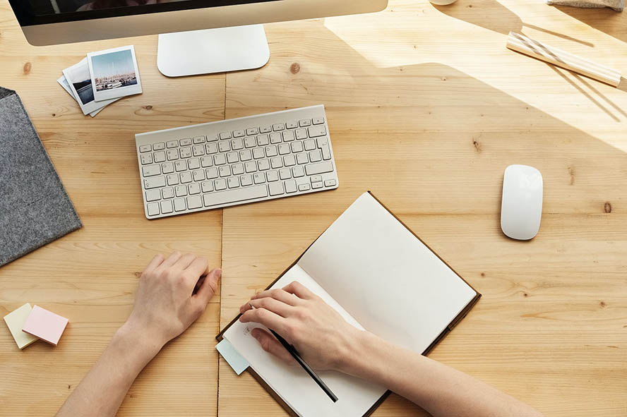 Sieh Dir den Online-Auftritt der Affiliate Marketing Agenturen an.