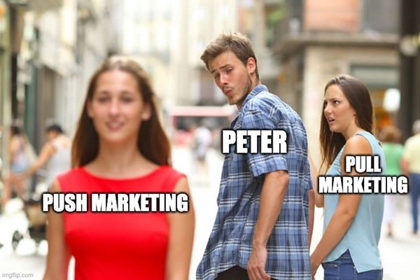 Meme zu Unterscheidung von Push- und Pull Marketing