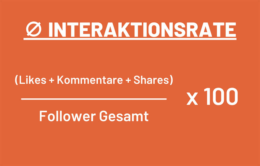 Formel zur Berechnung der durchschnittlichen Interaktionsrate. Summe aus Likes, Kommentaren und Shares dividiert durch die Anzahl der Follower Gesamt, multipliziert mit 100.