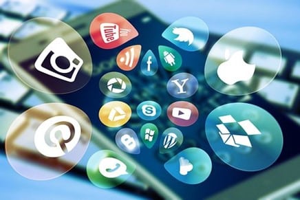 Stockfoto: Zu sehen sind verschiedene Apps und Logos von sozialen Netzwerken