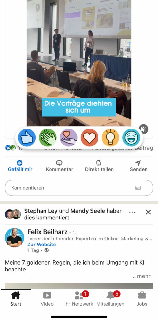 Dargestellt sind die verschiedenen Emoji-Reaktionen bei LinkedIn. Möglich sind neben Daumen-Hoch, klatschende Hände, Herz, lachender Smiley, Hand mit Herz als Unterstützungsgeste und Glühbirne für inspirierende Beiträge