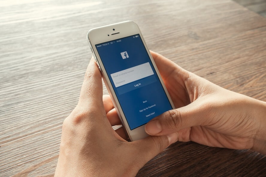 facebook-app-auf-smartphone